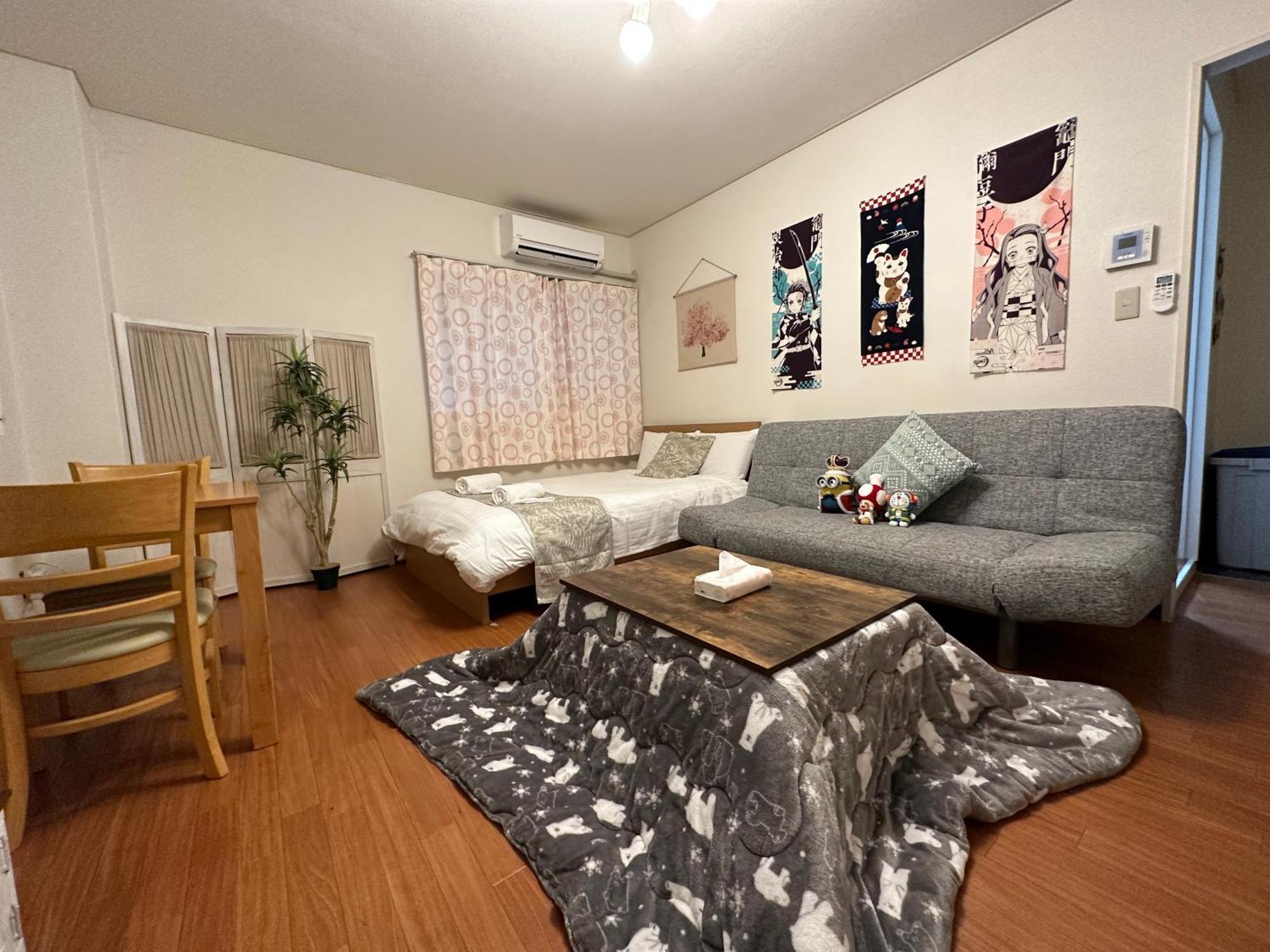 Namba Dotonbori Apartment: Stylish Near Main Attractions Apartment *